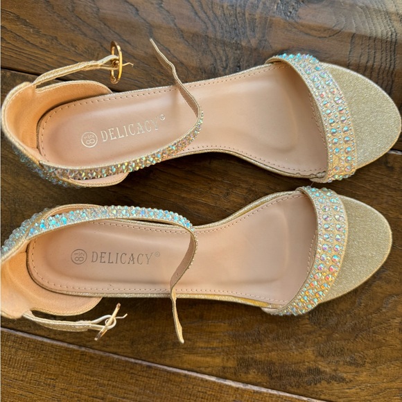 Glamour dress shoes size 8 1/2 wedding bridal worn for alterations. - Picture 6 of 10